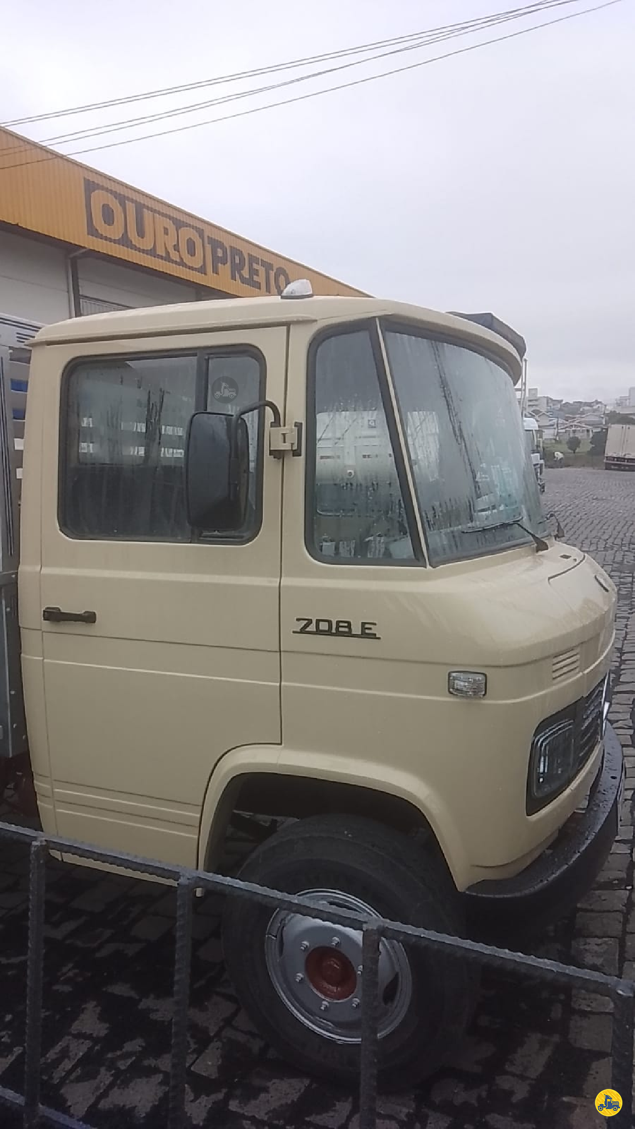 CAMINHAO MERCEDES-BENZ MB 708 Carga Seca 3/4 4x2 Ouro Preto Caminhões LAGES SANTA CATARINA SC